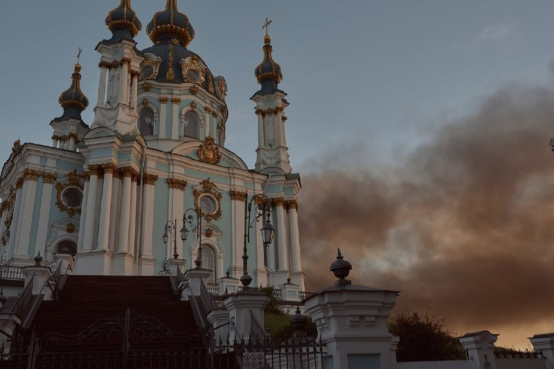 Fires in Kyiv as result of Russian missiles strikes. 2 people killed, 10 wounded 