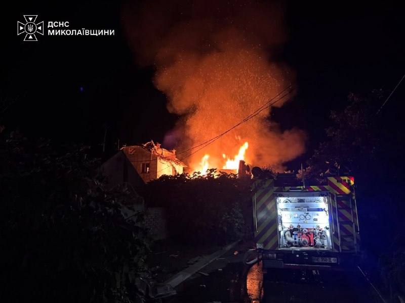 Bei einem Drohnenangriff auf ein Wohnhaus in Kiew wurden heute Morgen vier Menschen verletzt.