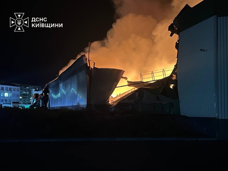 Bei einem Drohnenangriff auf ein Wohnhaus in Kiew wurden heute Morgen vier Menschen verletzt.