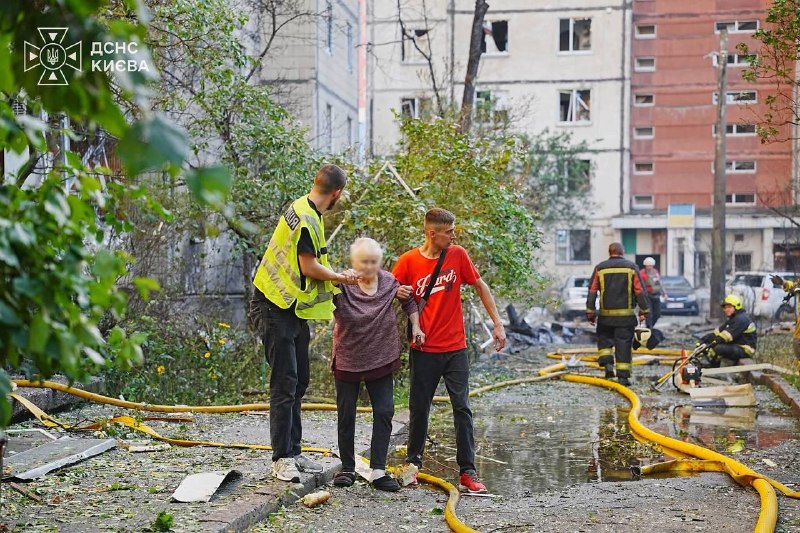 1 persona uccisa a seguito di un attacco con droni russo nel distretto di Dniprovskyi a Kyiv, 5 feriti