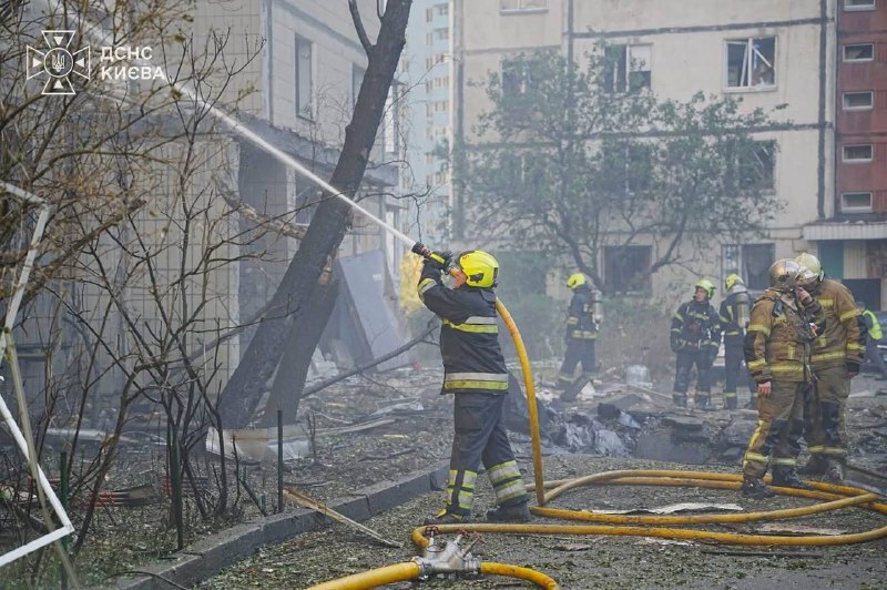 1 persona uccisa a seguito di un attacco con droni russo nel distretto di Dniprovskyi a Kyiv, 5 feriti