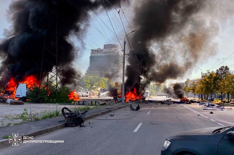 Almeno 2 morti, 5 feriti a seguito di attacchi russi a Dnipro
