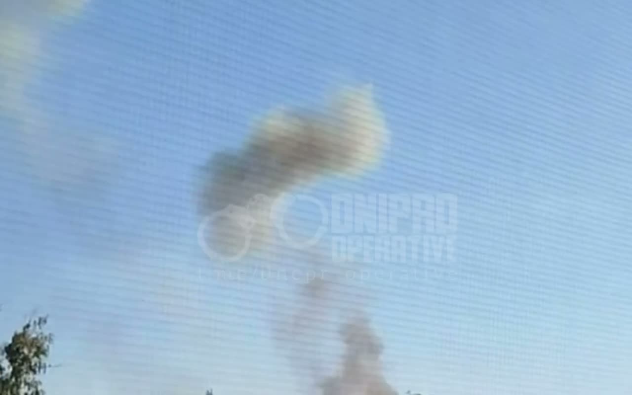 Explosão reportada em Pavlograd. Fumaça visível sobre a cidade.