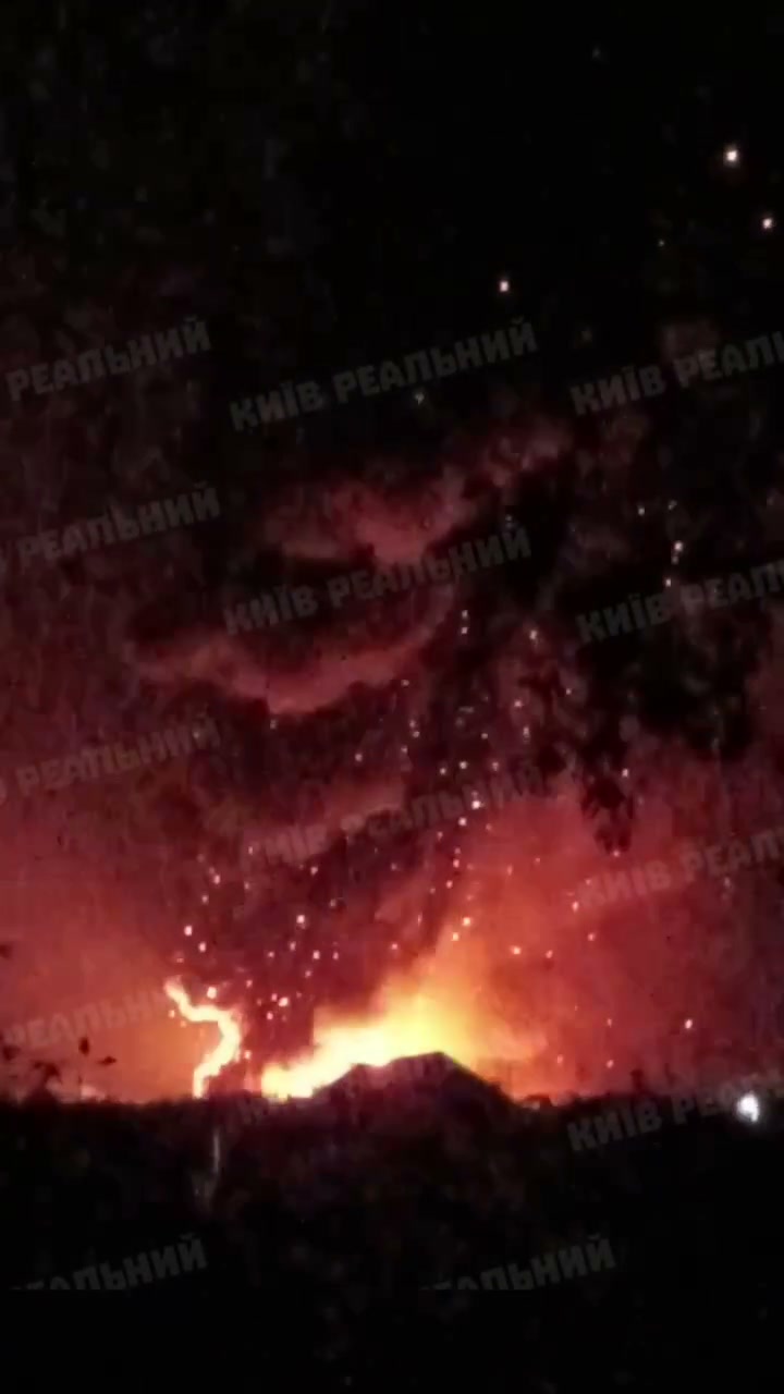 Grande incêndio na região de Kyiv como resultado de ataque com drone