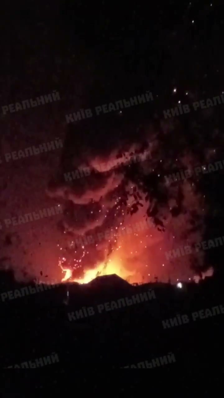 Grande incêndio na região de Kyiv como resultado de ataque com drone