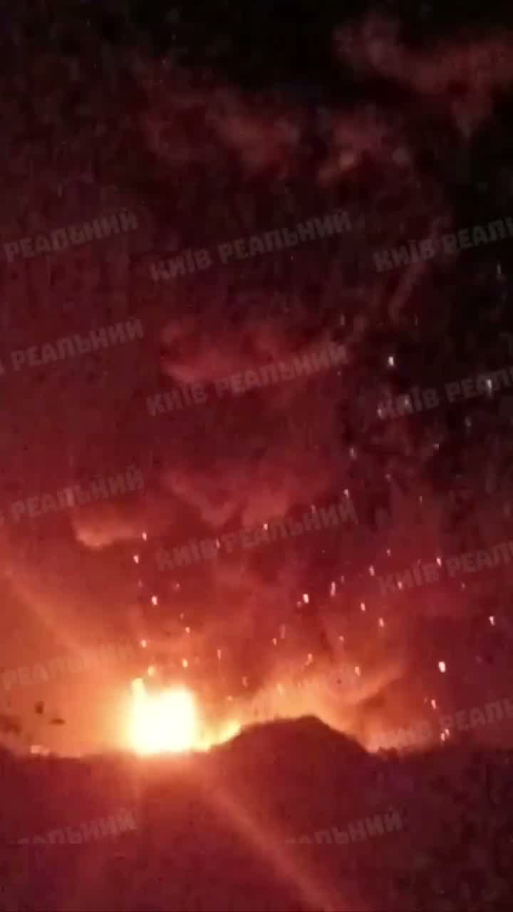 Grande incêndio na região de Kyiv como resultado de ataque com drone