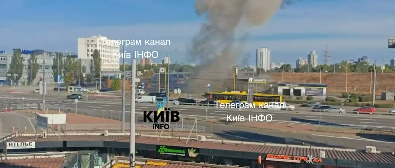 Attacco con droni a una stazione di rifornimento nel distretto di Dniprovskyi, a Kyiv.
