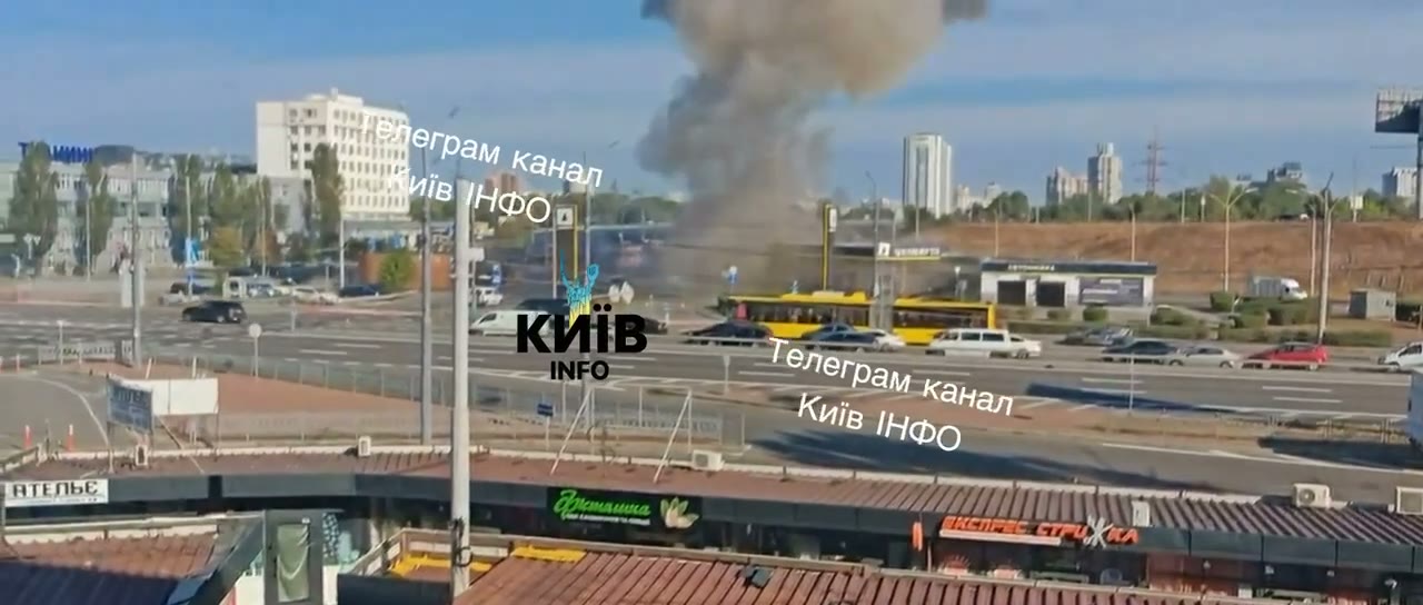 Attacco con droni a una stazione di rifornimento nel distretto di Dniprovskyi, a Kyiv.