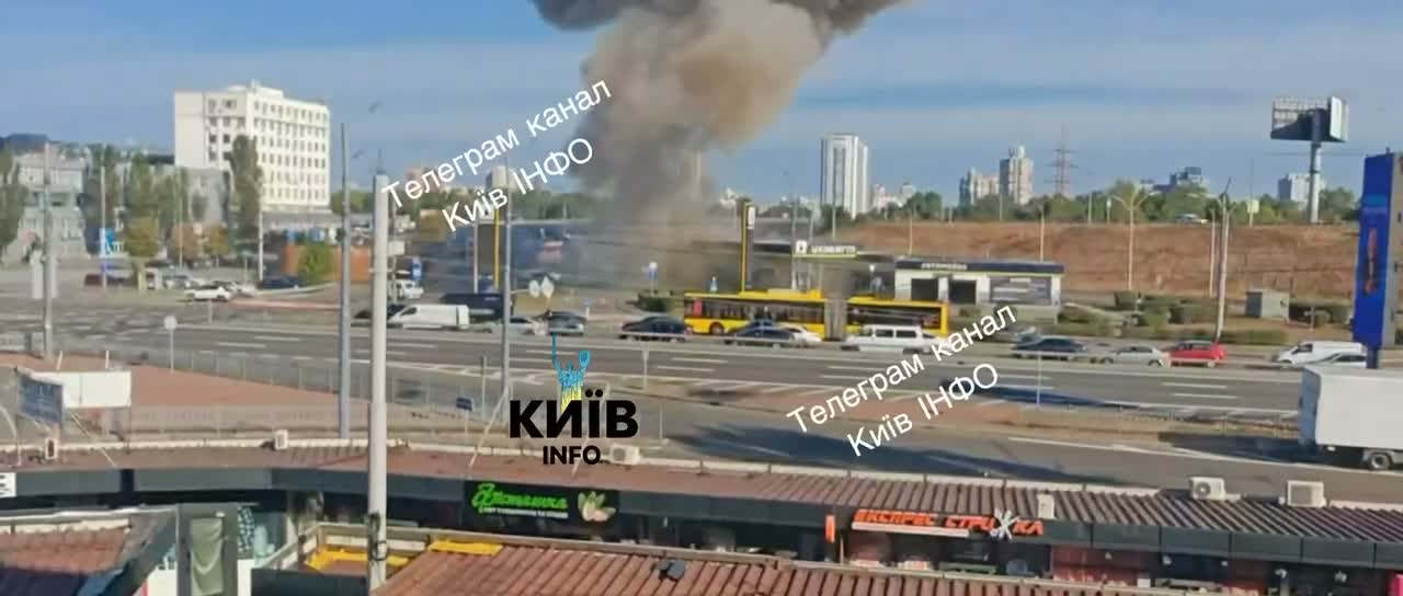 Attacco con droni a una stazione di rifornimento nel distretto di Dniprovskyi, a Kyiv.