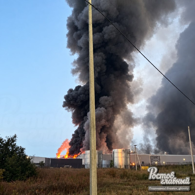 Ukrainian drones Lyutyy attacked the Saratov oil refinery and the Ozon warehouse on a 100,000 sq m area in Saratov