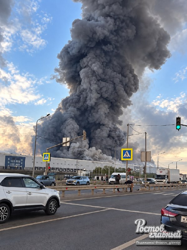 Ukrainian drones Lyutyy attacked the Saratov oil refinery and the Ozon warehouse on a 100,000 sq m area in Saratov