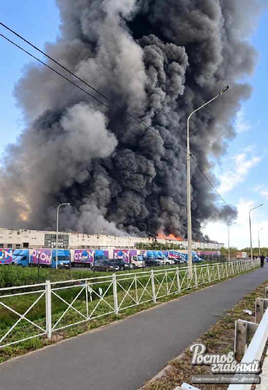 Ukrainian drones Lyutyy attacked the Saratov oil refinery and the Ozon warehouse on a 100,000 sq m area in Saratov