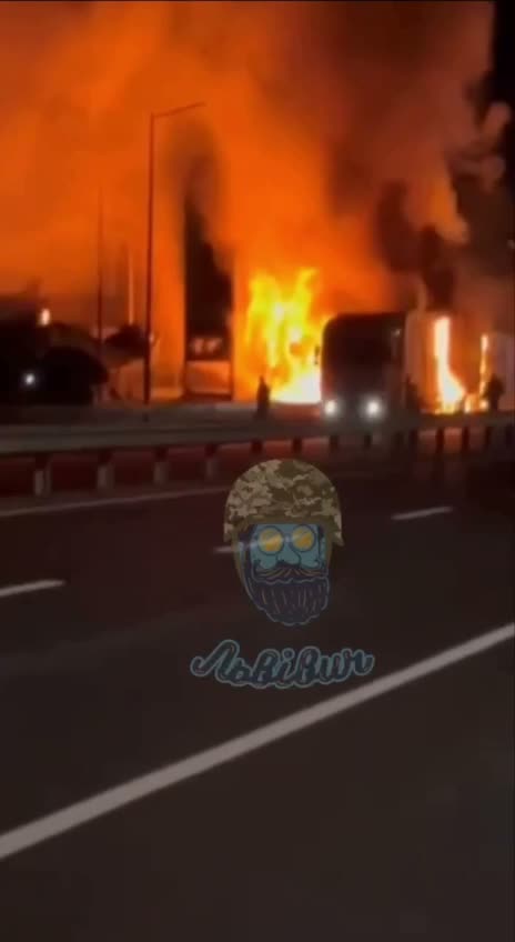 Drohnen haben eine Tankstelle in der Region Wolyn in der Nähe der polnischen Grenze angegriffen.