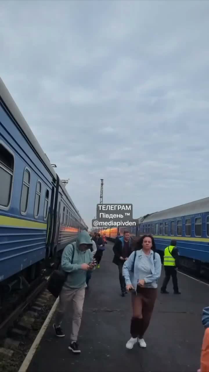 Russischer Drohnenangriff auf Personenzug Kyiv-Warschau, 2 Kilometer von der Grenze entfernt.