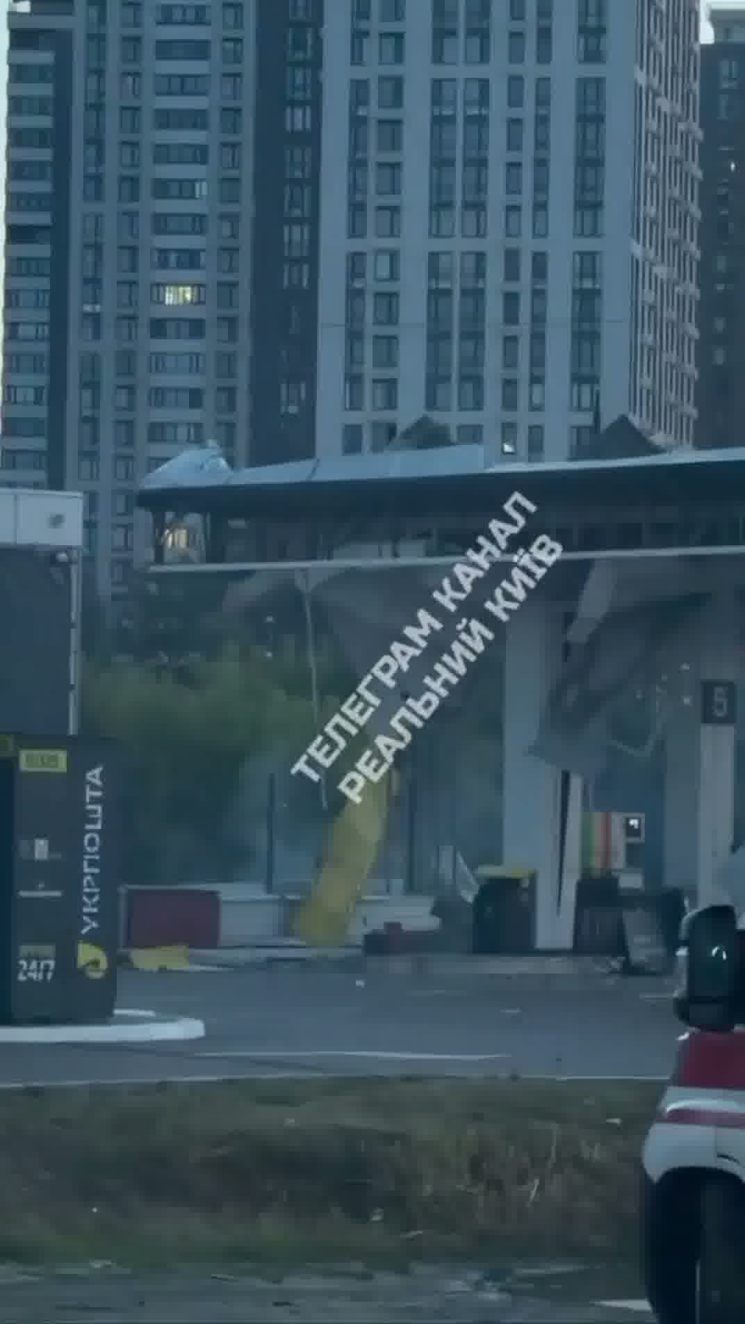Rusya'nın insansız hava aracı, Kyiv'deki Bazhana caddesindeki bir benzin istasyonuna isabet etti.