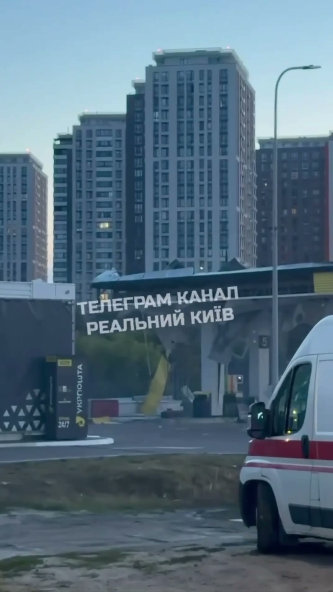 Rusya'nın insansız hava aracı, Kyiv'deki Bazhana caddesindeki bir benzin istasyonuna isabet etti.