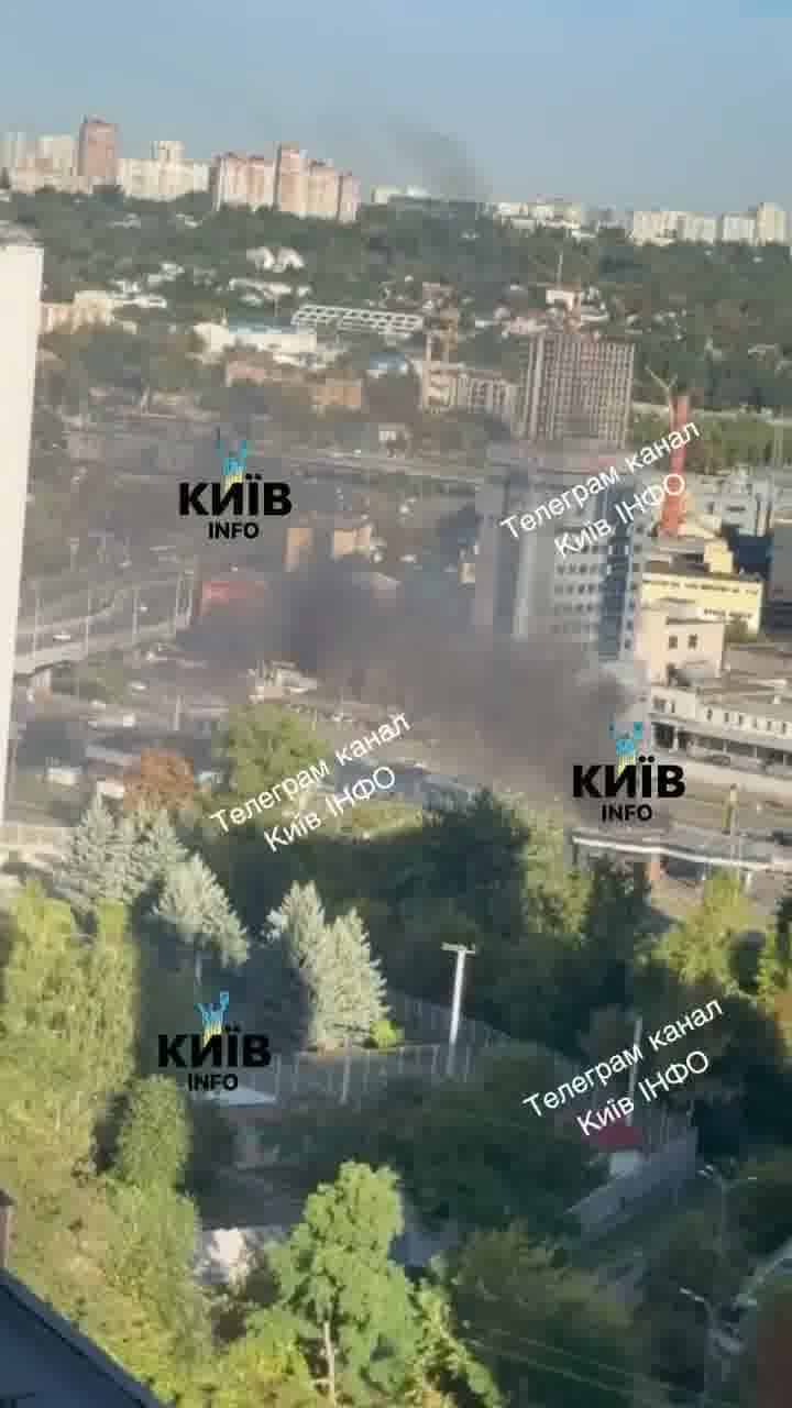 俄罗斯无人机袭击基辅市霍洛西伊区加油站