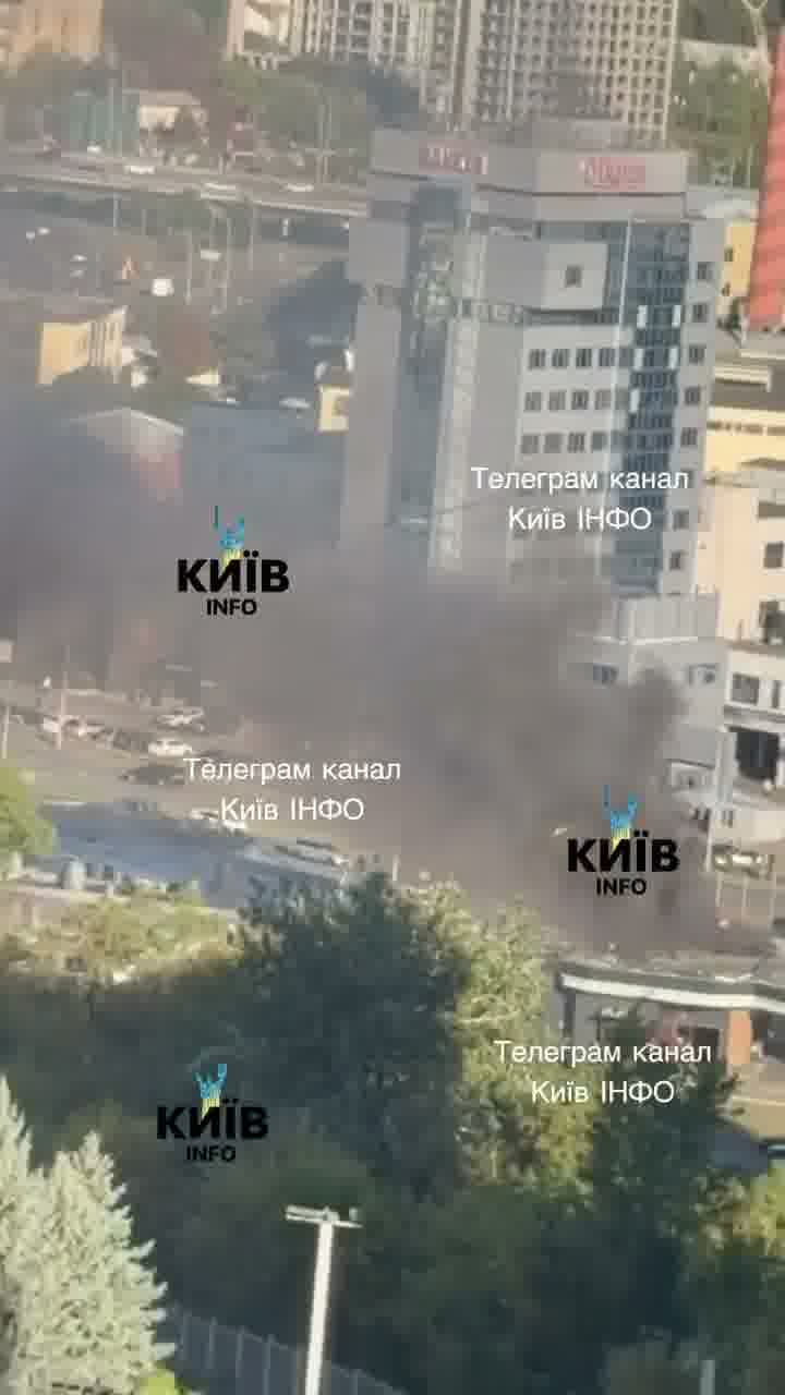 俄罗斯无人机袭击基辅市霍洛西伊区加油站