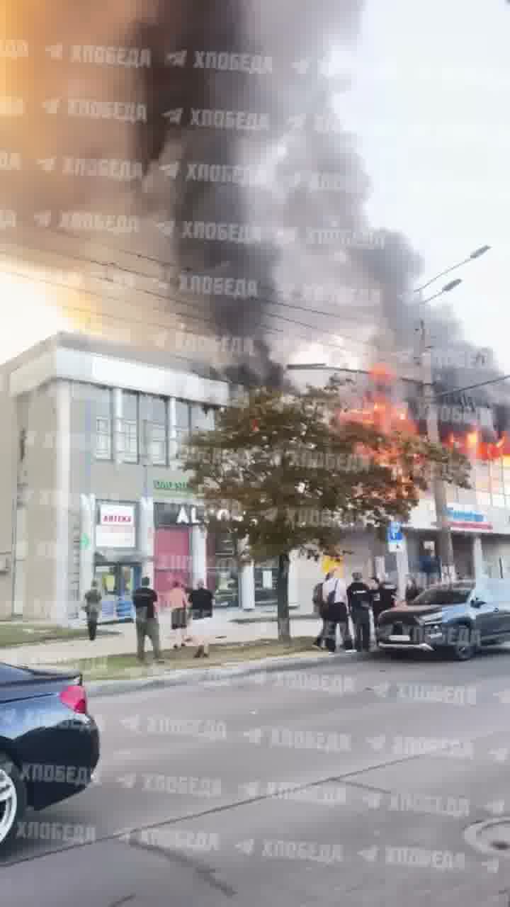 Feuer in Einkaufszentrum in Dnipro nach russischem Angriff