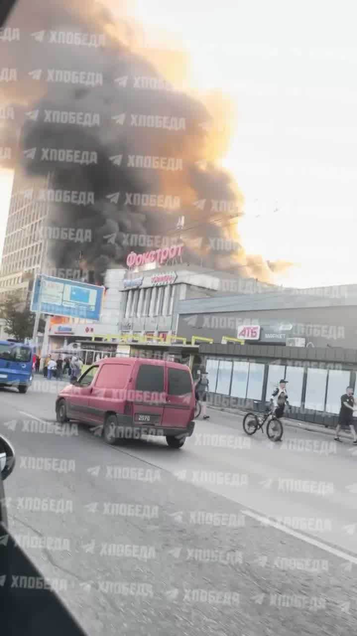 Feuer in Einkaufszentrum in Dnipro nach russischem Angriff