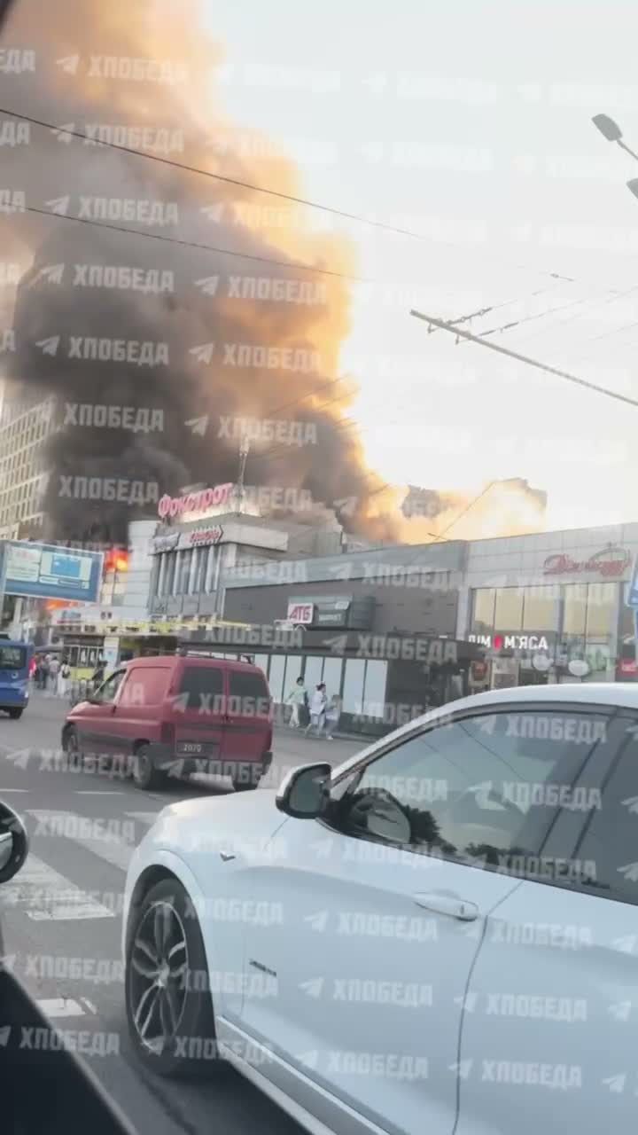 Feuer in Einkaufszentrum in Dnipro nach russischem Angriff