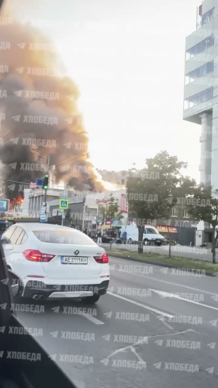 Feuer in Einkaufszentrum in Dnipro nach russischem Angriff