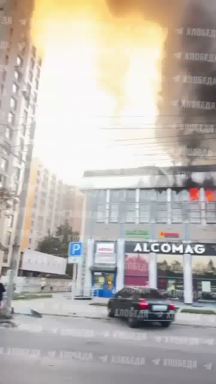 Feuer in Einkaufszentrum in Dnipro nach russischem Angriff
