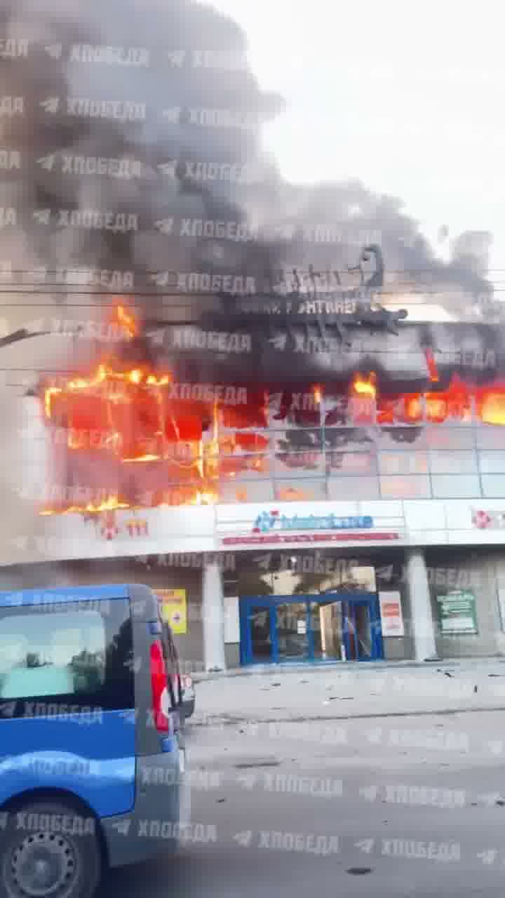 Feuer in Einkaufszentrum in Dnipro nach russischem Angriff