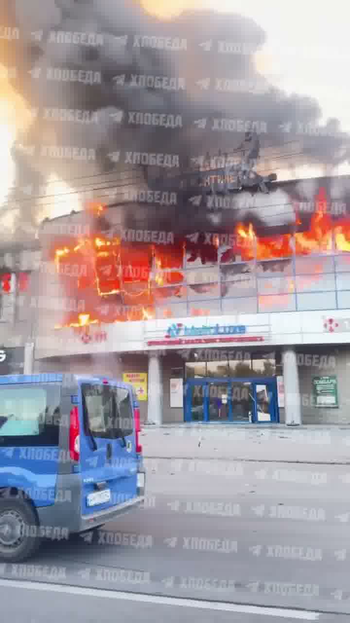 Feuer in Einkaufszentrum in Dnipro nach russischem Angriff