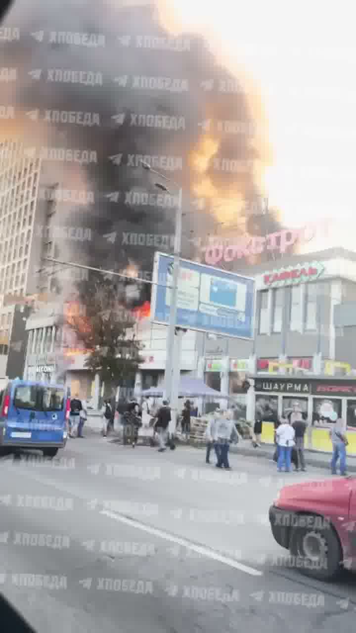 Feuer in Einkaufszentrum in Dnipro nach russischem Angriff