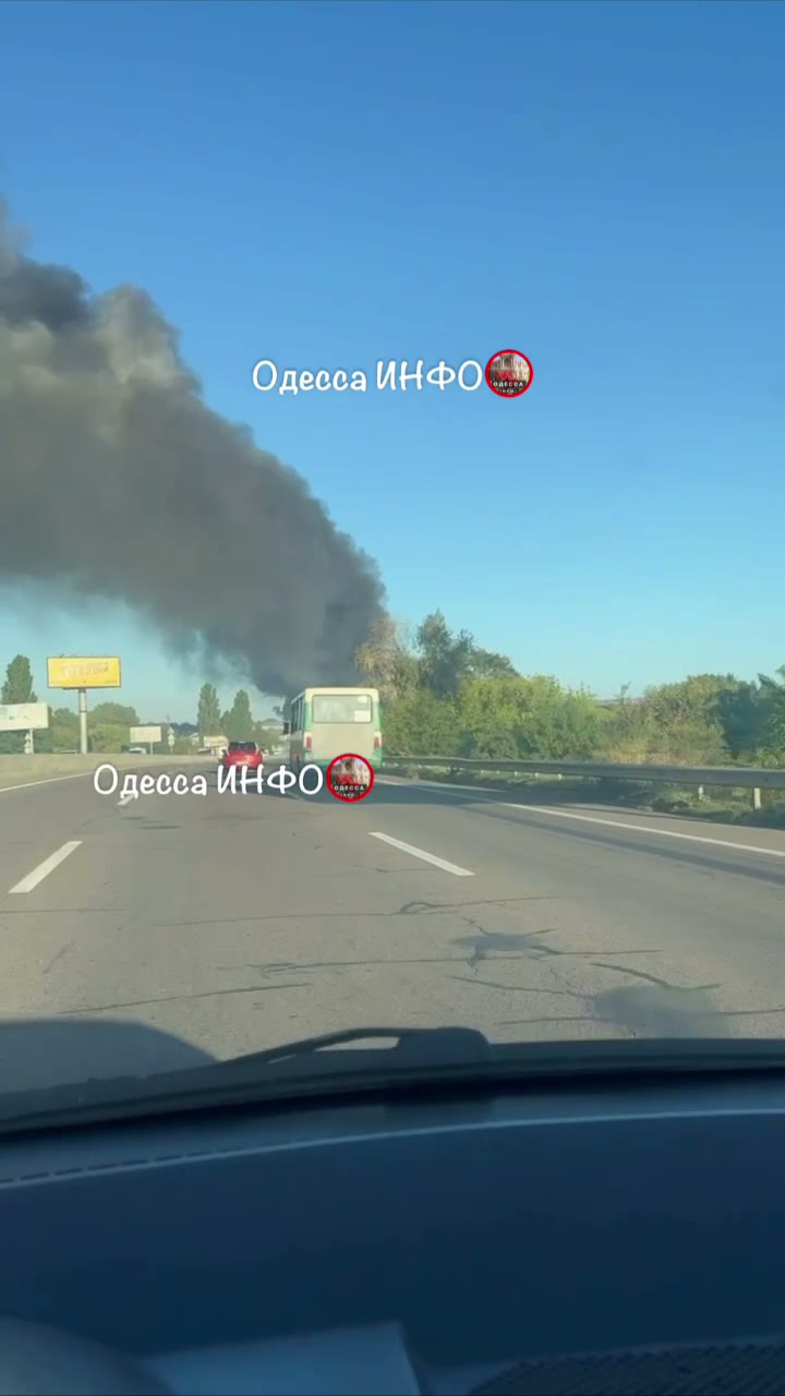 Incendi in magazzini nella regione di Odesa a seguito di attacchi russi.
