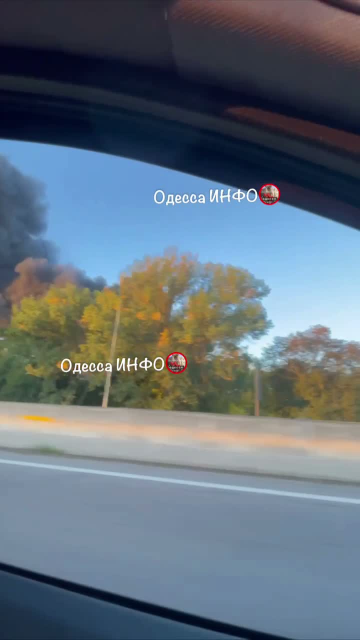 Incendi in magazzini nella regione di Odesa a seguito di attacchi russi.