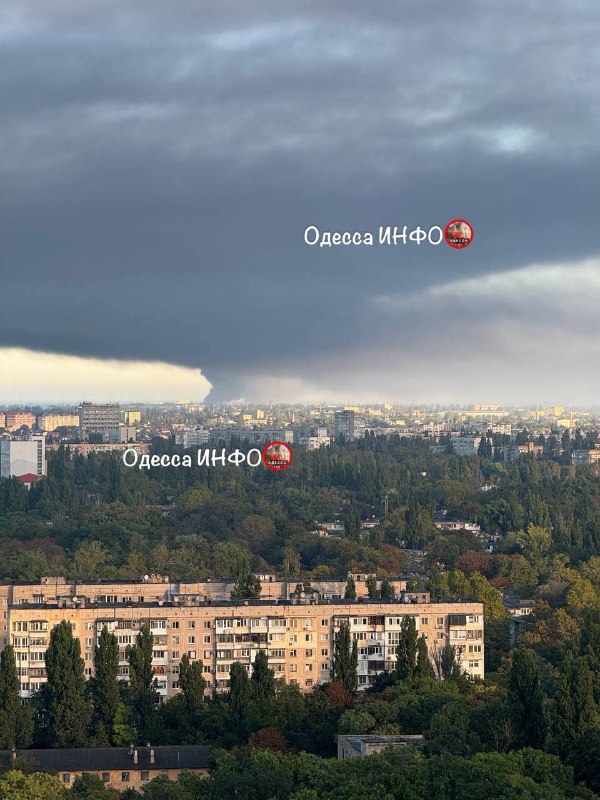 Incendi in magazzini nella regione di Odesa a seguito di attacchi russi.