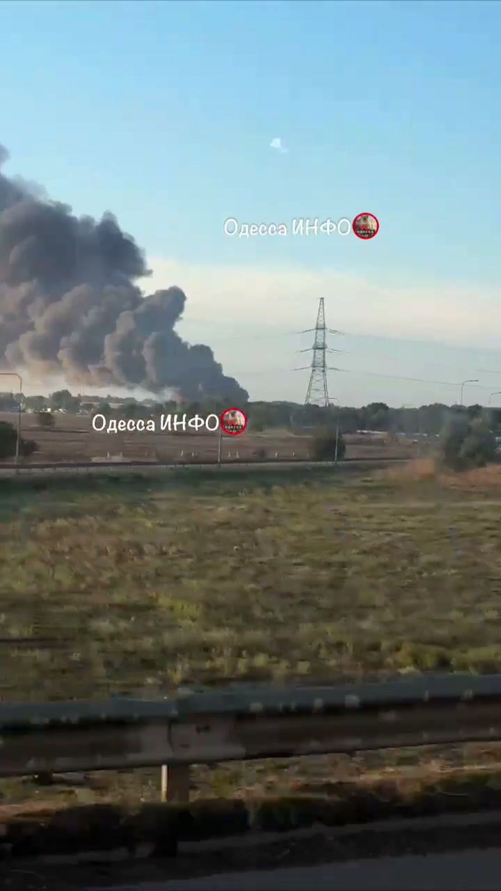 Incendi in magazzini nella regione di Odesa a seguito di attacchi russi.