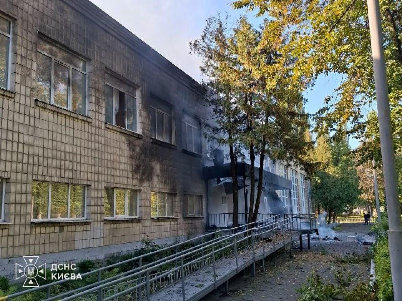 Attacco russo a scuola nel distretto di Solomyansky a Kyiv