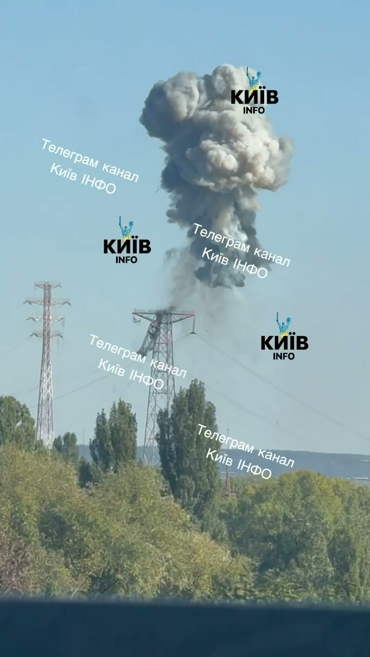 Russische Streitkräfte greifen Stromleitungen in Kiew an.