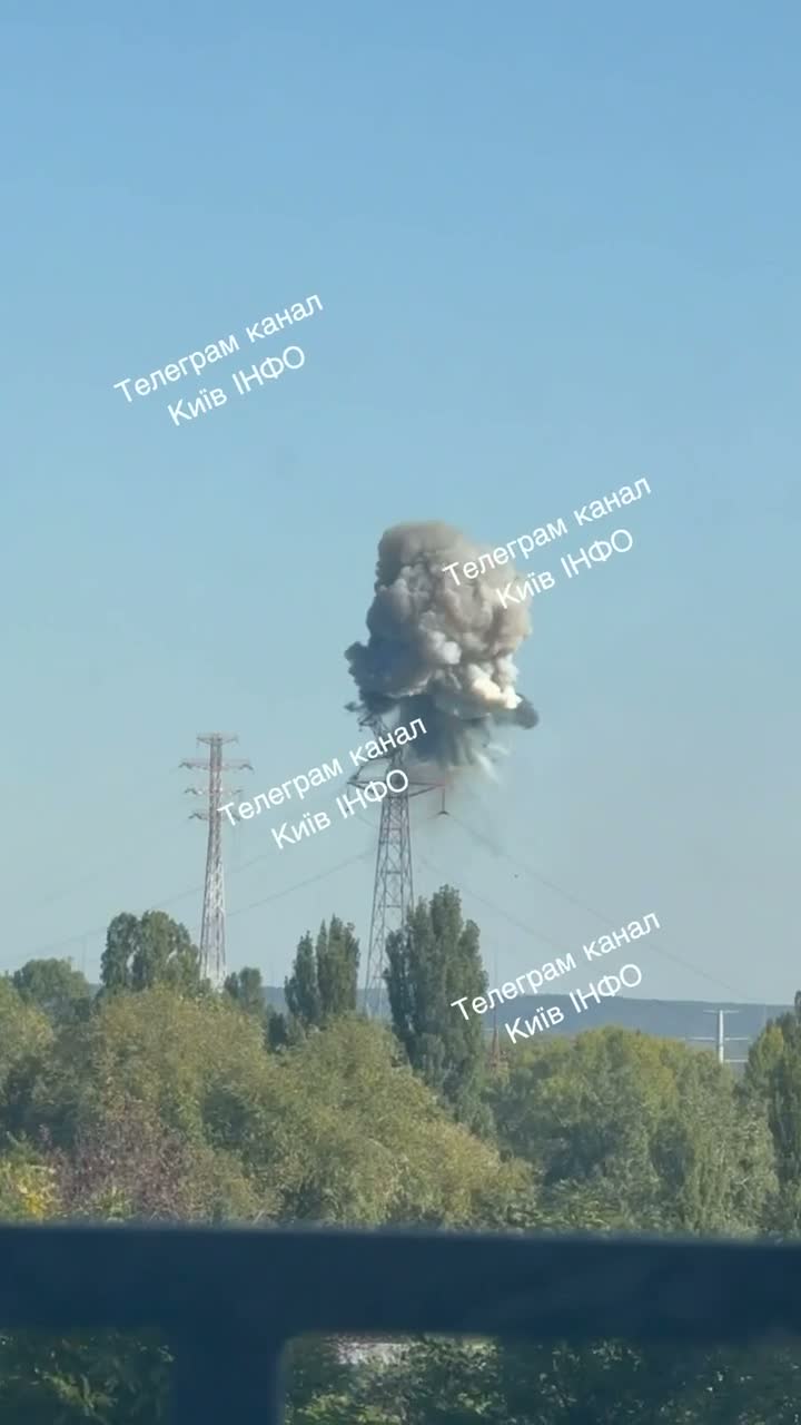 Russische Streitkräfte greifen Stromleitungen in Kiew an.