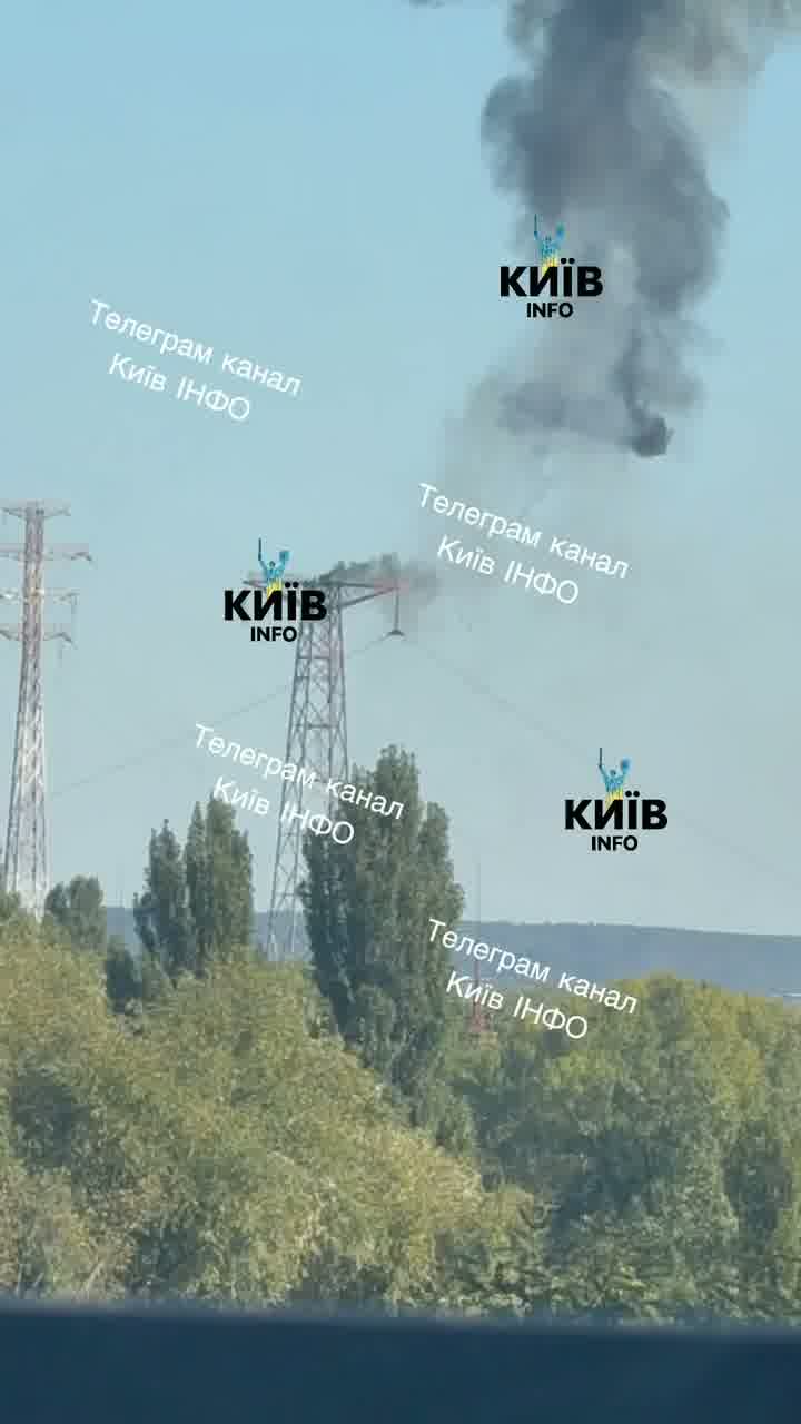 Russische Streitkräfte greifen Stromleitungen in Kiew an.