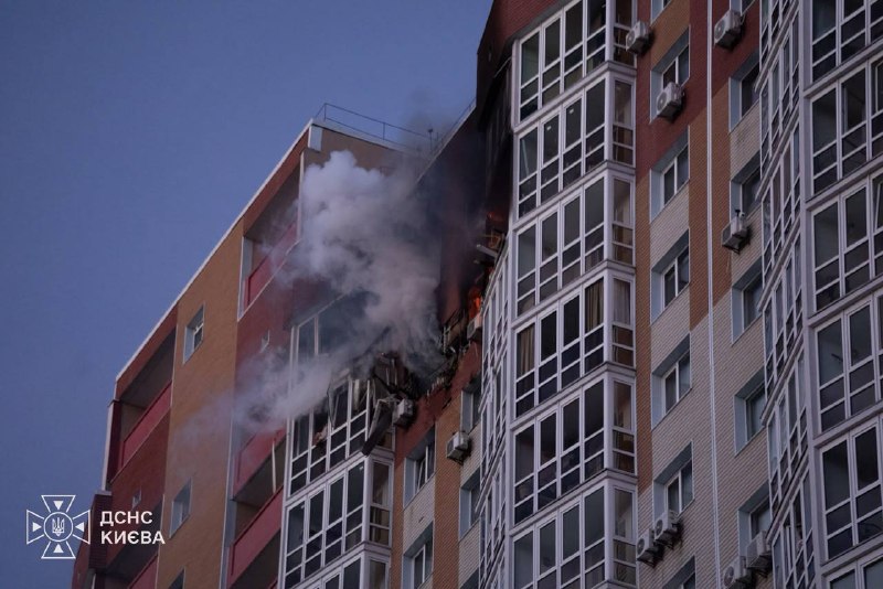 Pelo menos 1 morto, 2 feridos após ataque russo em residência em Kyiv