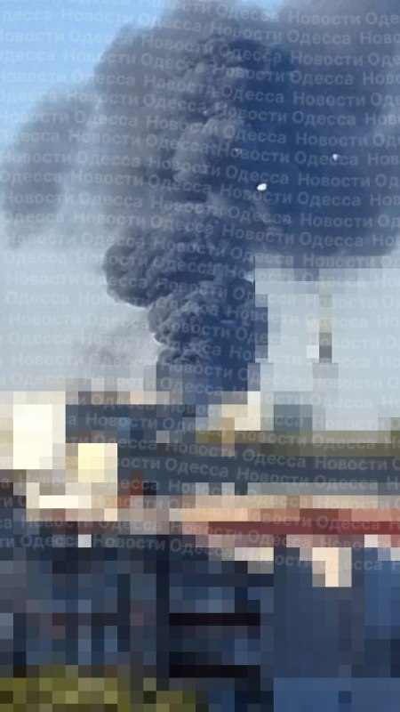 Çernomorsk, Odesa bölgesinde duman yükseliyor.