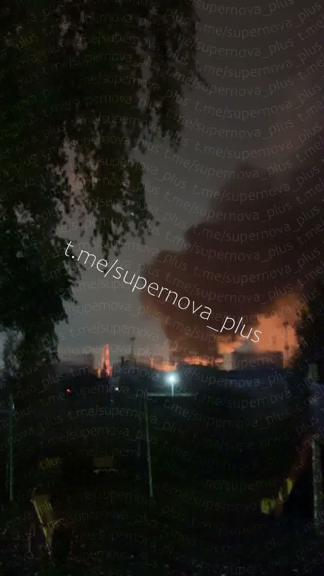 طائرات مسيرة هاجمت محطة تكرير النفط في منطقة فولودارسكايا بضواحي موسكو.