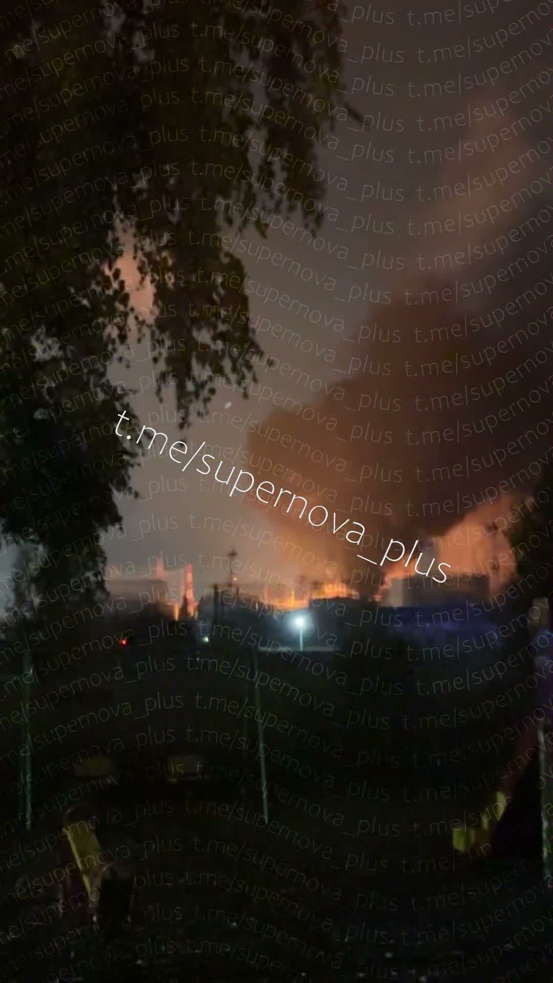 طائرات مسيرة هاجمت محطة تكرير النفط في منطقة فولودارسكايا بضواحي موسكو.