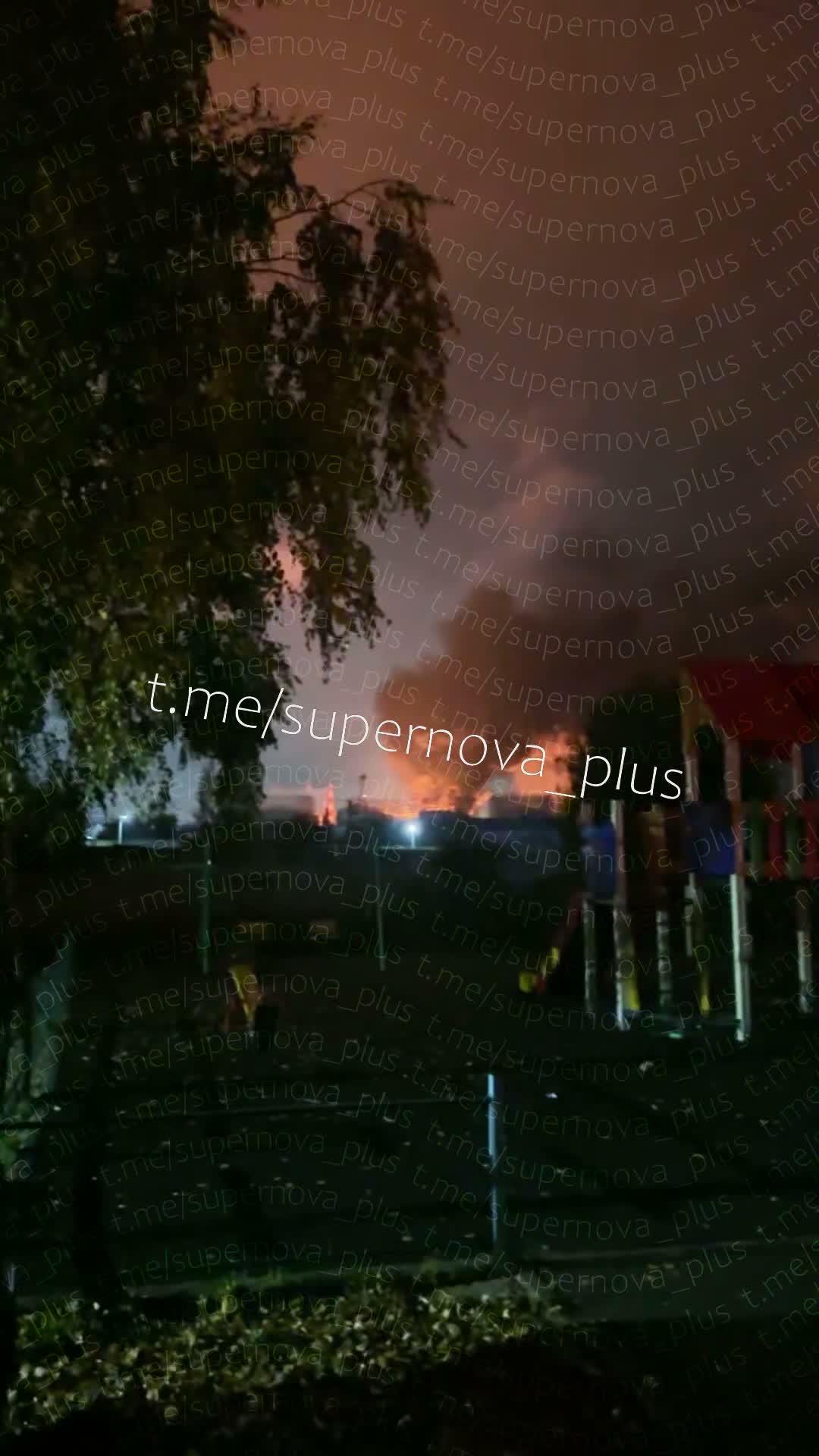 طائرات مسيرة هاجمت محطة تكرير النفط في منطقة فولودارسكايا بضواحي موسكو.
