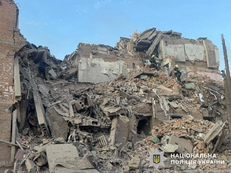 Missile russo colpisce abitazione residenziale a Pryluky, regione di Černigiv.