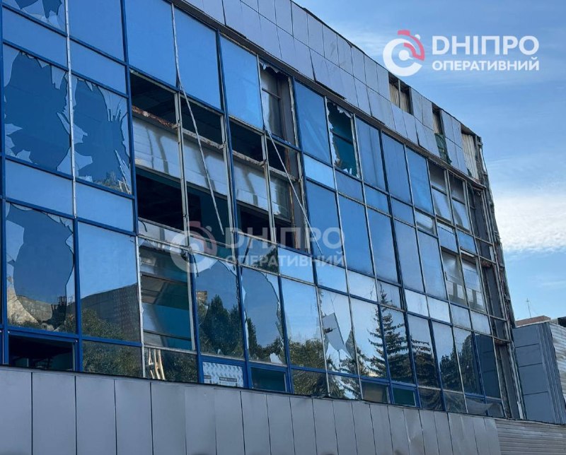 Centre sportif endommagé suite à un tir de missile russe à Dnipro.