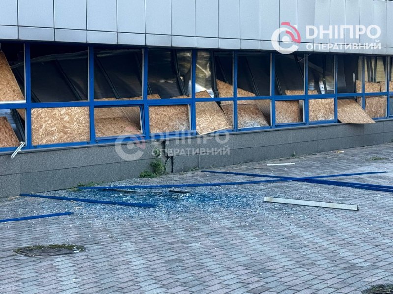 Arena sportiva danneggiata a seguito di attacco missilistico russo a Dnipro.