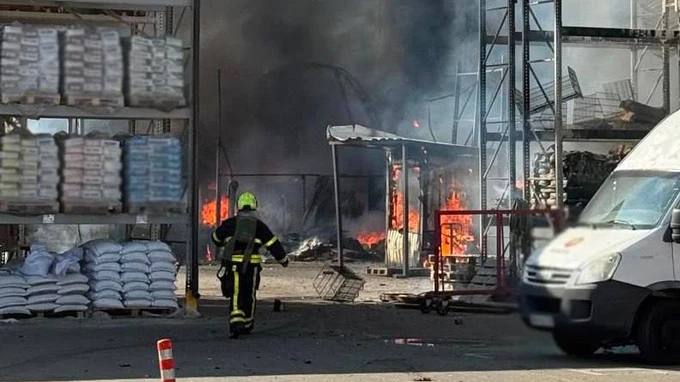 À Kyiv, 4 morts et 19 blessés suite à des attaques russes depuis le début de la journée.