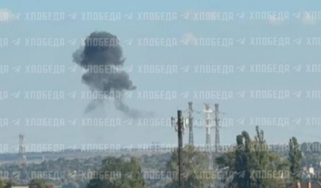 据报道，在 顿涅特 附近发生爆炸