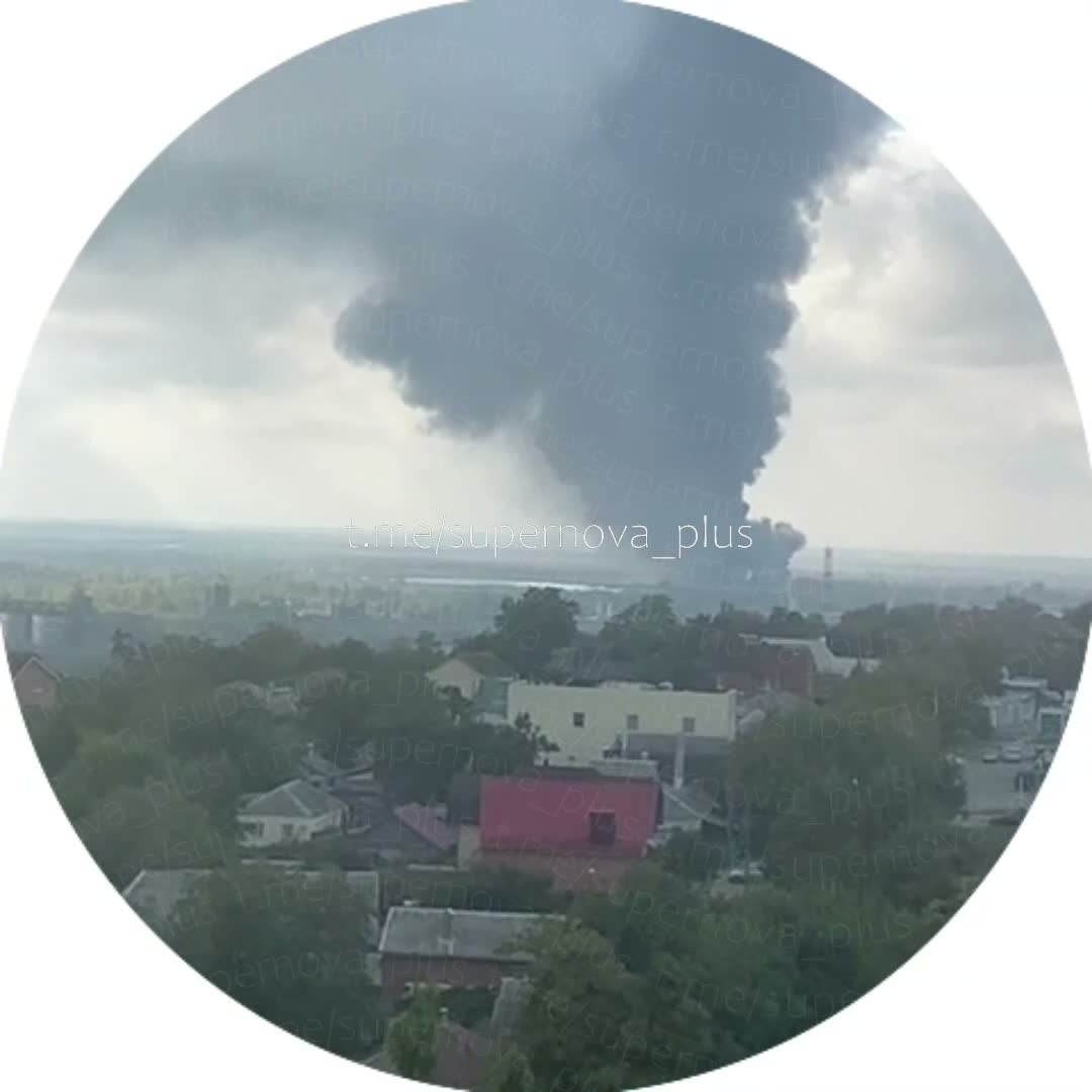 Rostov'daki yakıt tesisinde yangın