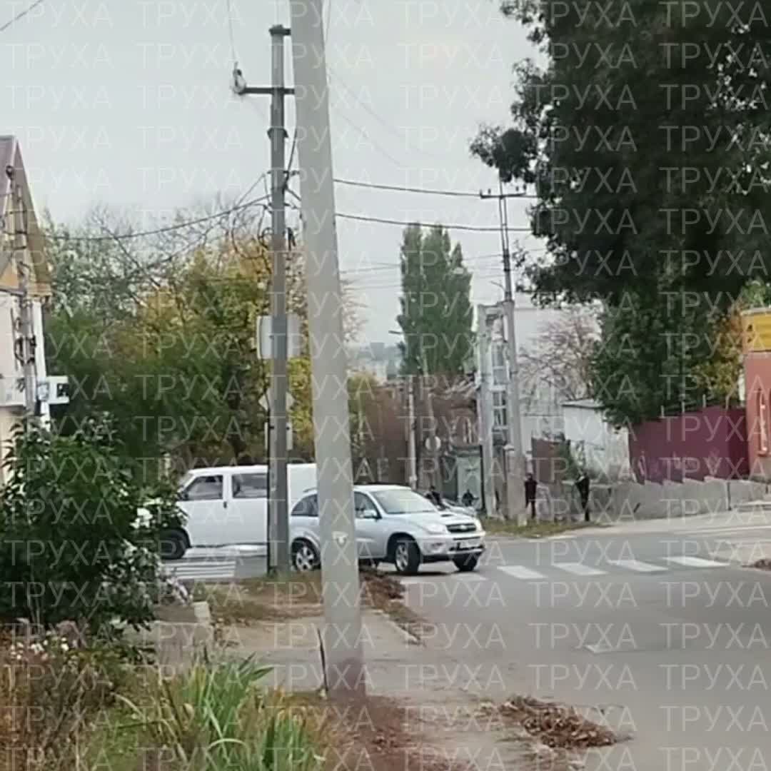 Πυροβολισμοί ακούστηκαν στο Κροπιβνίτσκι. Σύμφωνα με αναφορές, η αστυνομία αντιμετωπίζει περιστατικό στο οποίο εμπλέκεται ένοπλο άτομο.